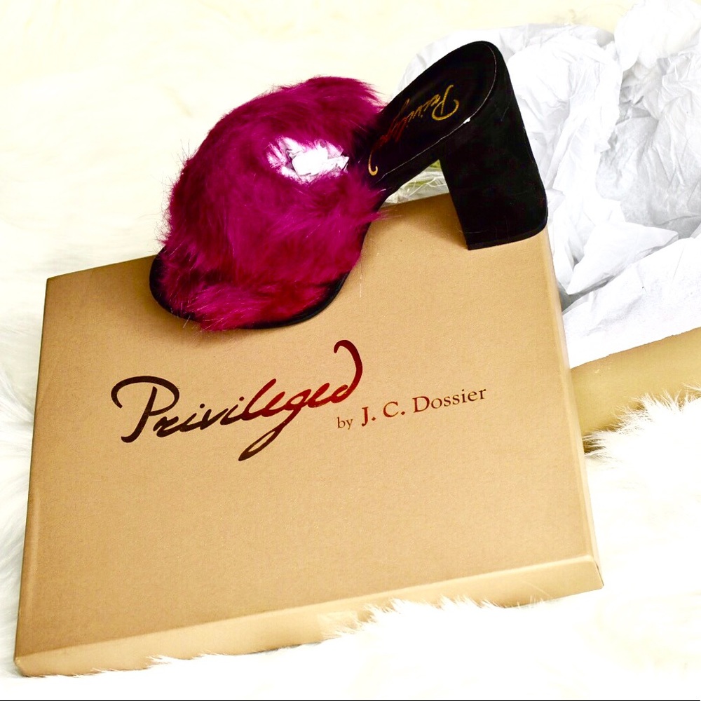 ‼️BRAND NEW‼️Faux fur slippers